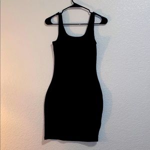 Black bodycon dress